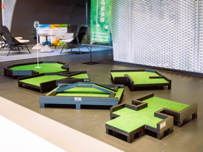 pola do minigolfa z modułów